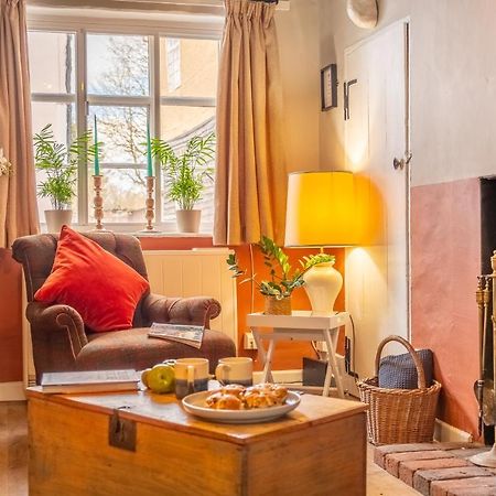 Heavenly 16Th Century Cottage In Pretty Rural Village - Swan'S Nest Boxford  Екстериор снимка
