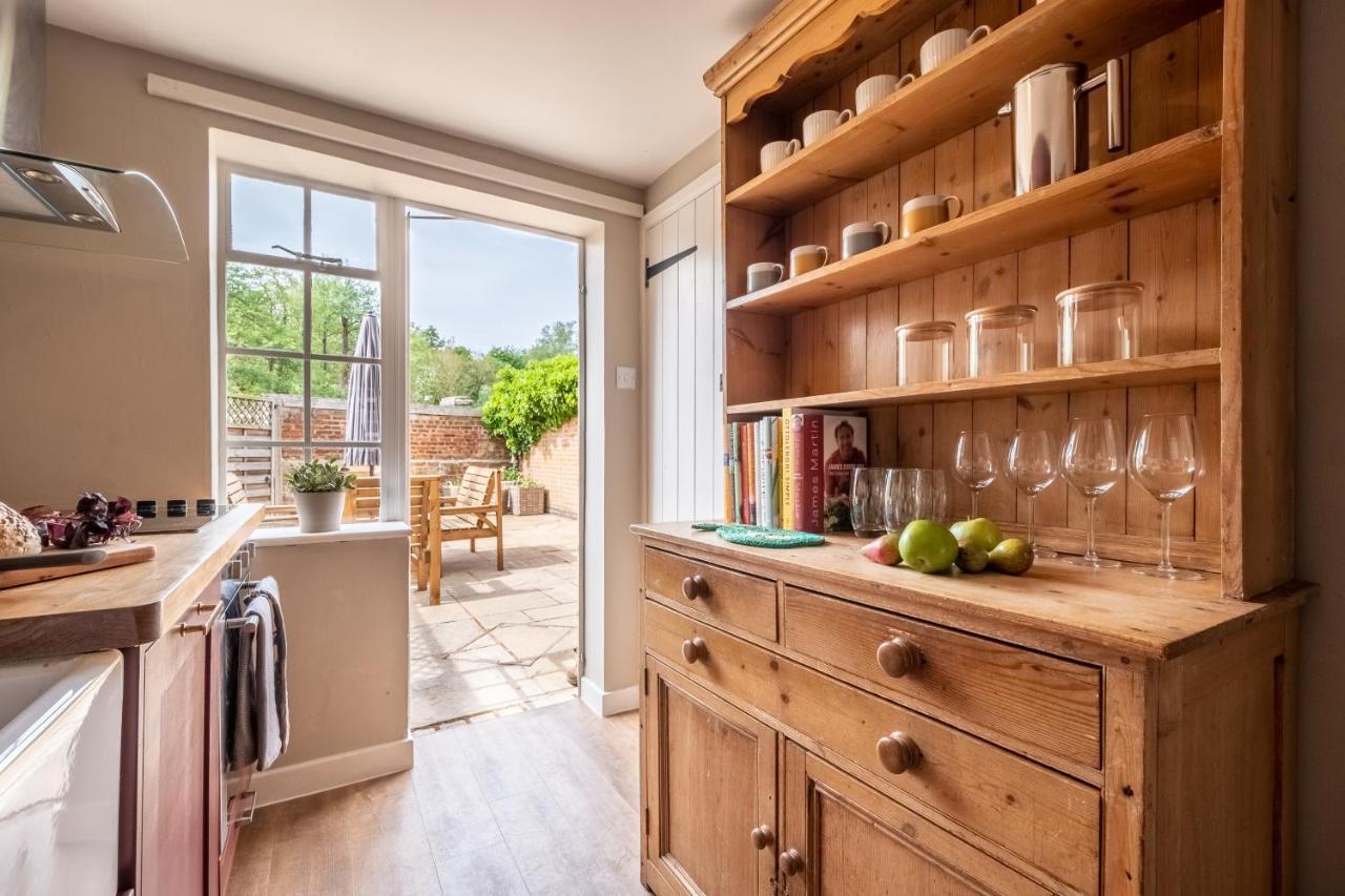 Heavenly 16Th Century Cottage In Pretty Rural Village - Swan'S Nest Boxford  Екстериор снимка