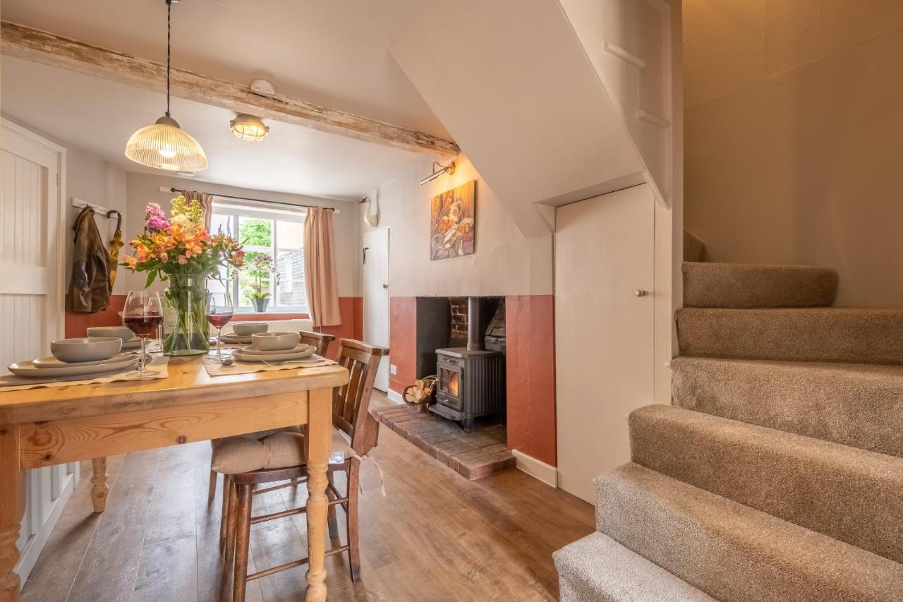 Heavenly 16Th Century Cottage In Pretty Rural Village - Swan'S Nest Boxford  Екстериор снимка
