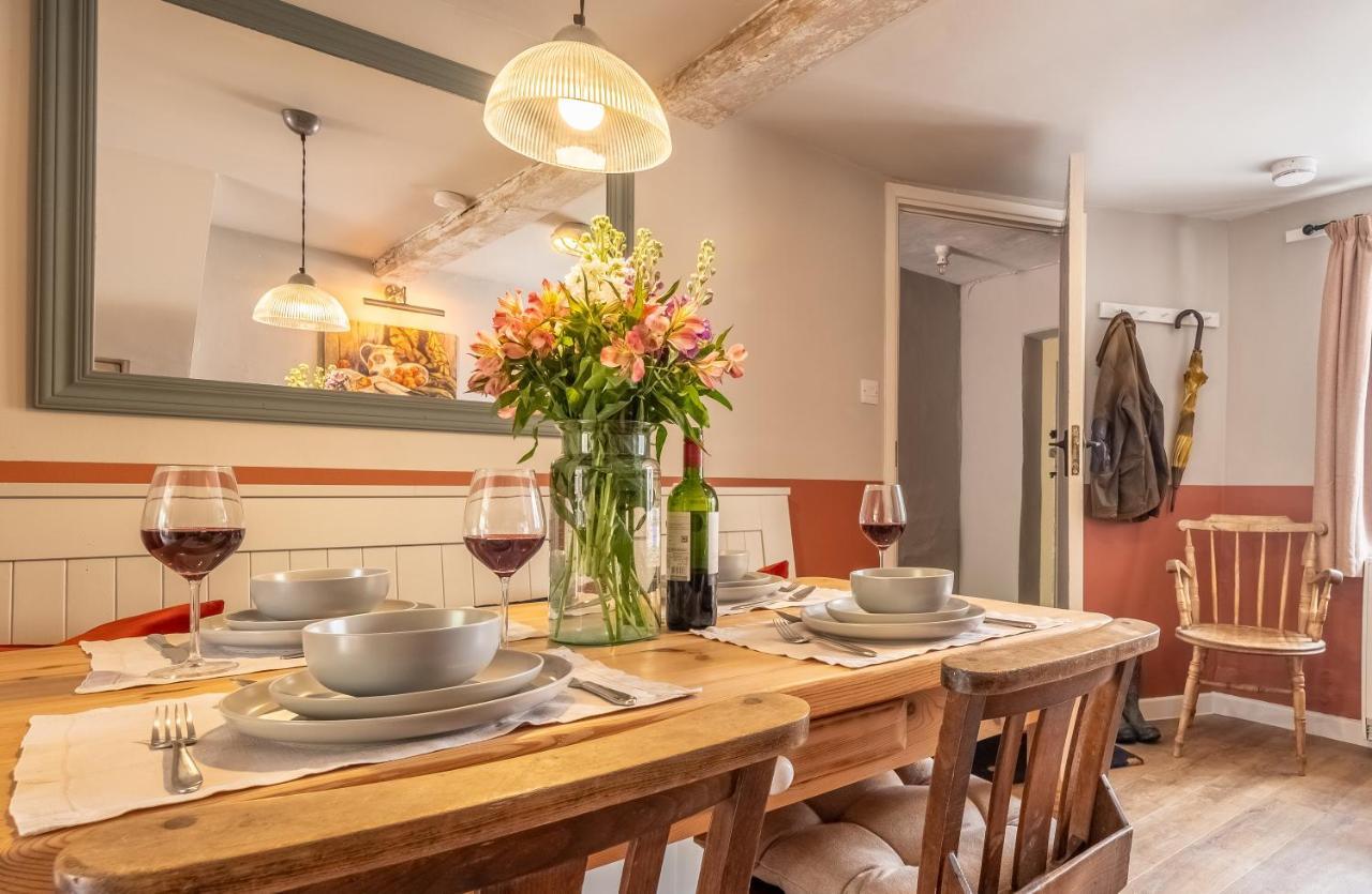 Heavenly 16Th Century Cottage In Pretty Rural Village - Swan'S Nest Boxford  Екстериор снимка